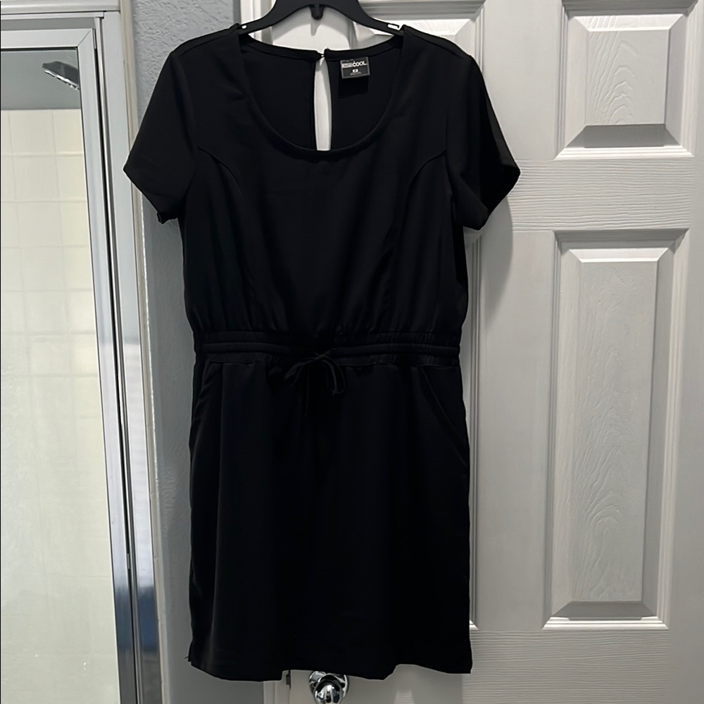 32 Degrees Black Sheath Mini Dress Scoop Neck
